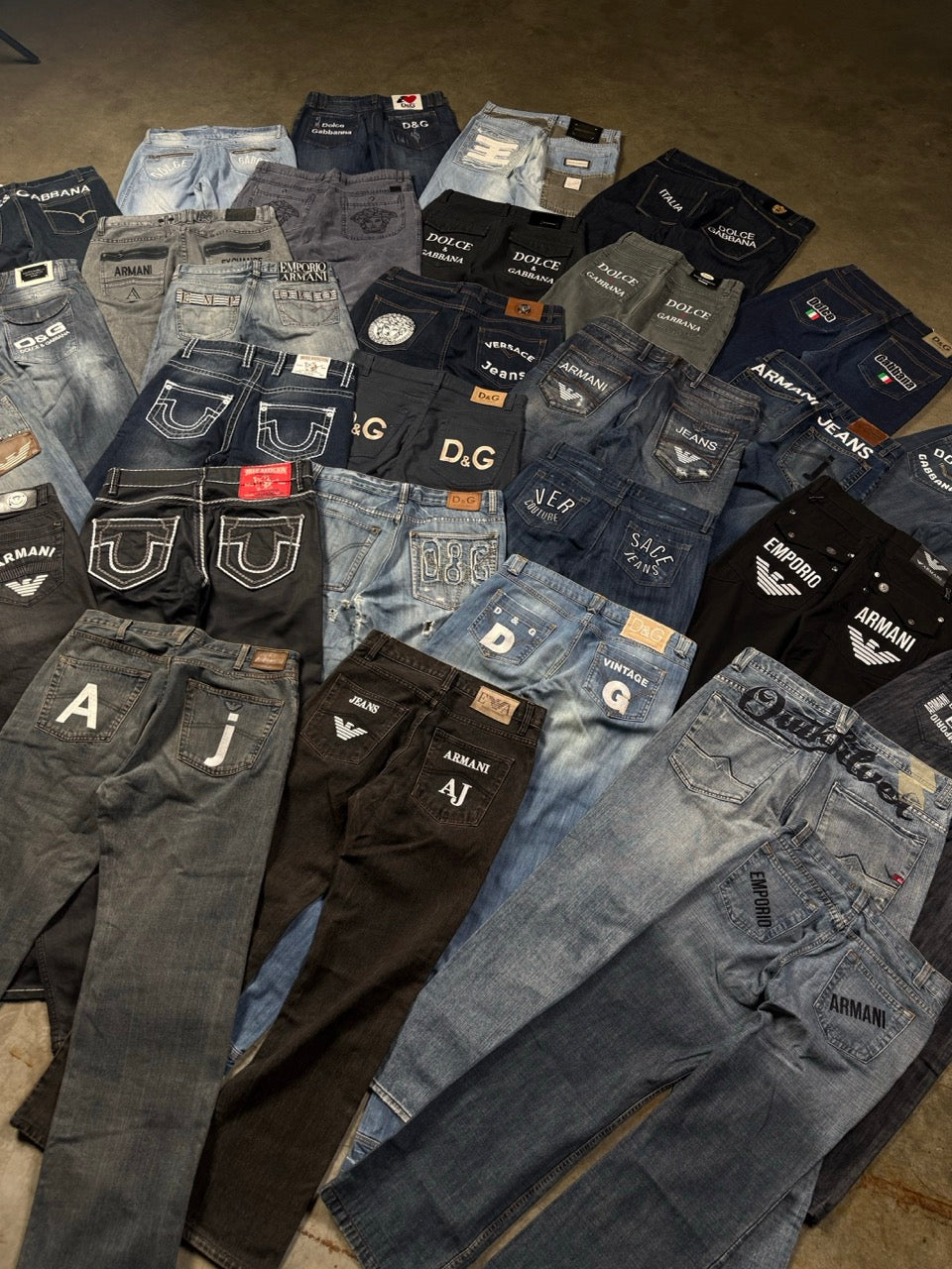 RARE BACKPRINT JEANS.